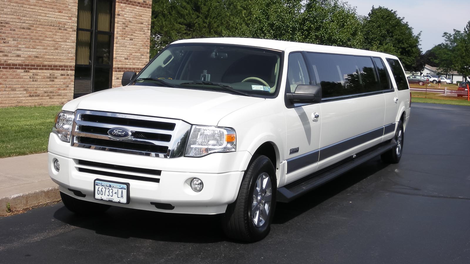 Luxury Whistler Limo Service – Arrive in Style with Time Limousine
